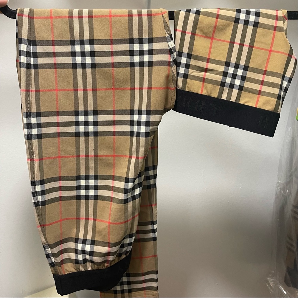 Burberry classic leggings with matching top